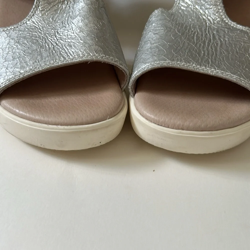 Johnson & Murphy Platform Metallic Silver Sandals